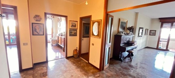 5 bedrooms Apartment in Modena, Italy No. 327807 10
