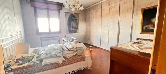 5 bedrooms Apartment in Modena, Italy No. 327807 21