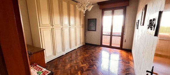 5 bedrooms Apartment in Modena, Italy No. 327807 14