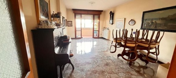 5 bedrooms Apartment in Modena, Italy No. 327807 3