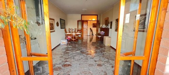 5 bedrooms Apartment in Modena, Italy No. 327807 7