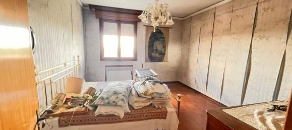 5 bedrooms Apartment in Modena, Italy No. 327807 22