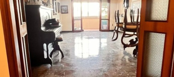 5 bedrooms Apartment in Modena, Italy No. 327807 4