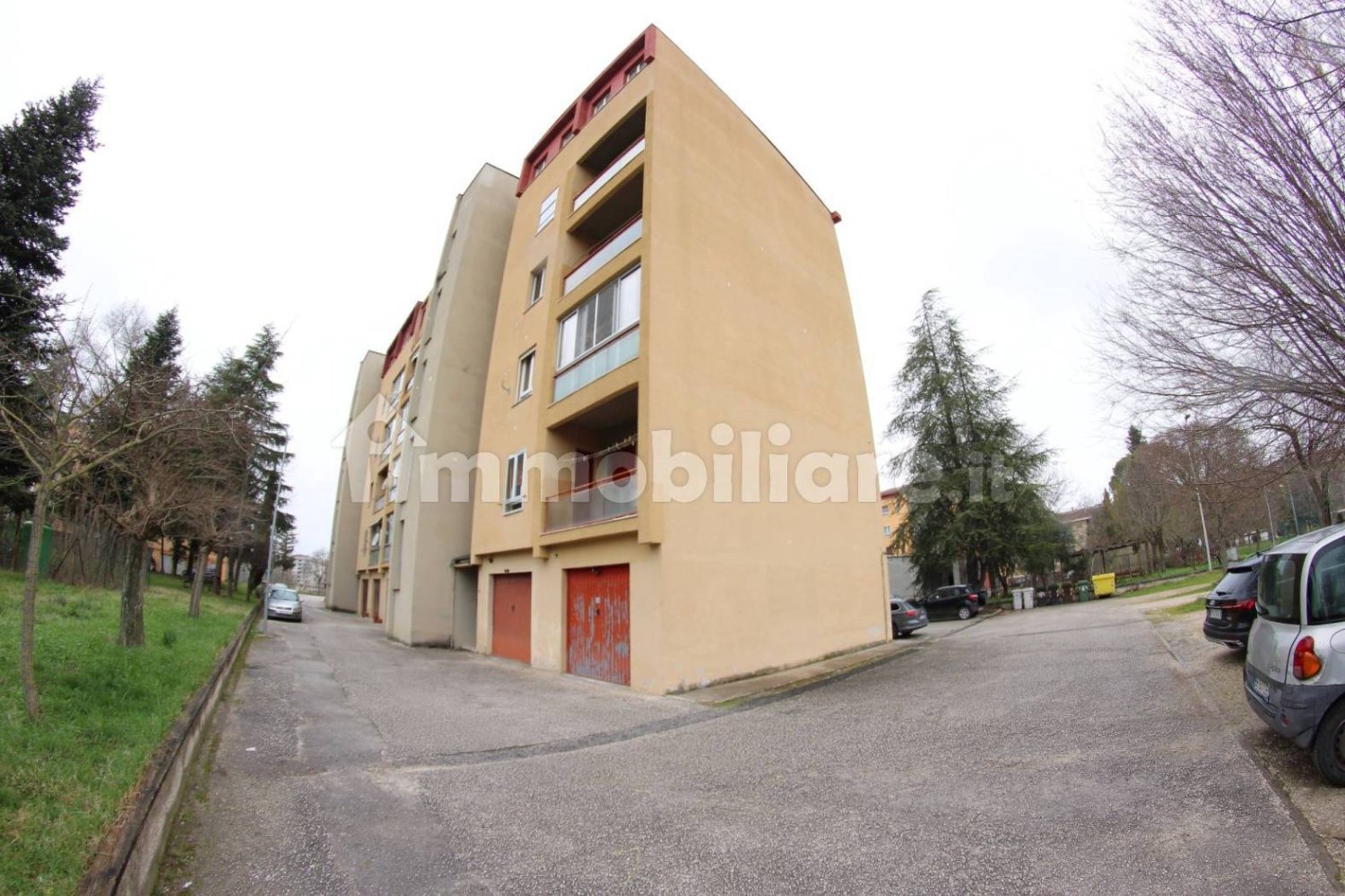 Apartamento de 3 dormitorios en Fabriano, Italy No. 170560