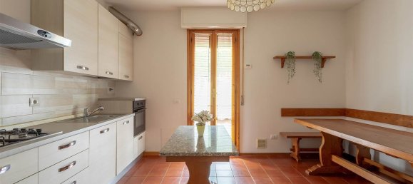 4-salle Appartement à Signa, Italy No. 14057 16