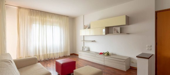4-salle Appartement à Signa, Italy No. 14057 7