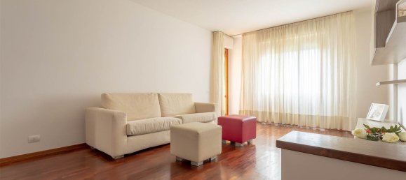 4-salle Appartement à Signa, Italy No. 14057 8