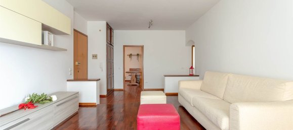4-salle Appartement à Signa, Italy No. 14057 11