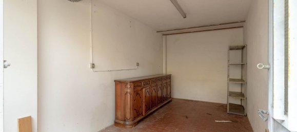 4-salle Appartement à Signa, Italy No. 14057 31