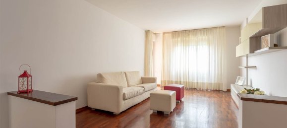 4-salle Appartement à Signa, Italy No. 14057 5