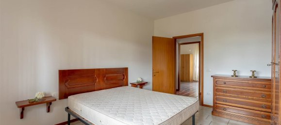4-salle Appartement à Signa, Italy No. 14057 21