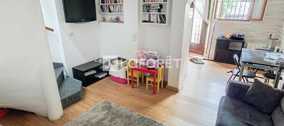 2 bedrooms House in Villejuif, France No. 185627 3