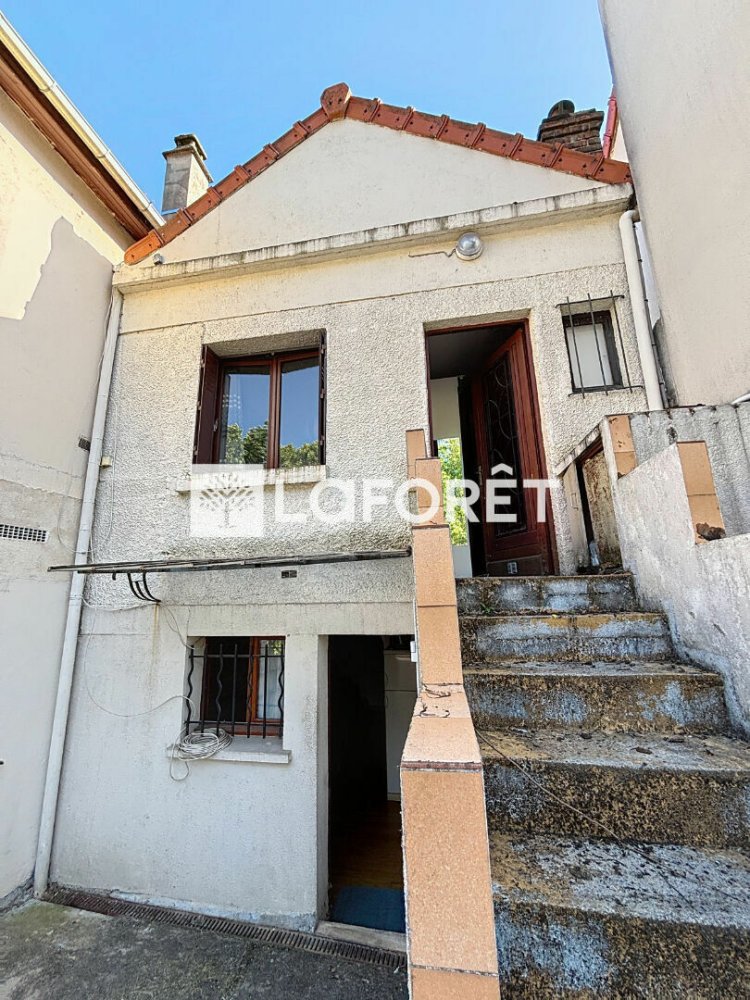 2 bedrooms House in Villejuif, France No. 185627