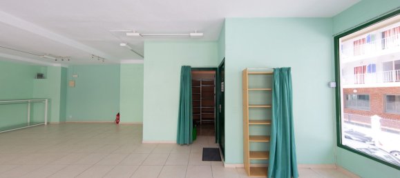 Коммерческая недвижимость 80м² в Бенидорм, Испания № 184352 13