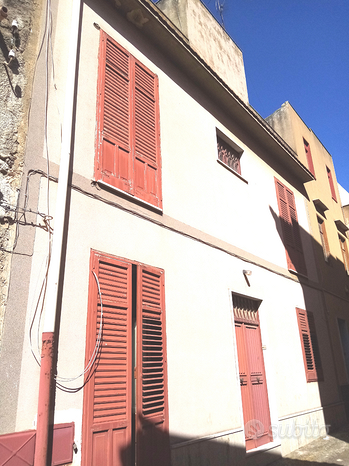 Дом с 6 комнатами в Кастельветрано, Италия № 299846