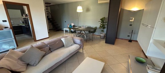 Apartamento de 7 dormitorios en Mirandola, Italy No. 370520 3