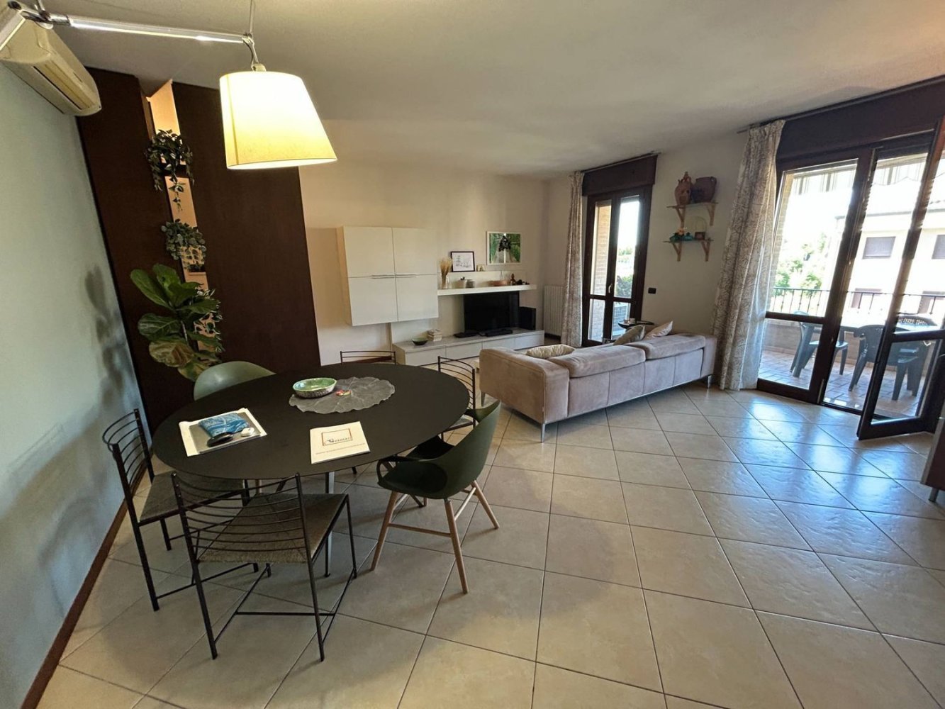 Apartamento de 7 dormitorios en Mirandola, Italy No. 370520