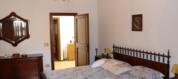4 rooms Apartment in Montevarchi, Italy No. 230762 12
