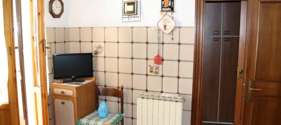 4 rooms Apartment in Montevarchi, Italy No. 230762 5