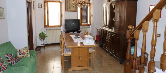4 rooms Apartment in Montevarchi, Italy No. 230762 3