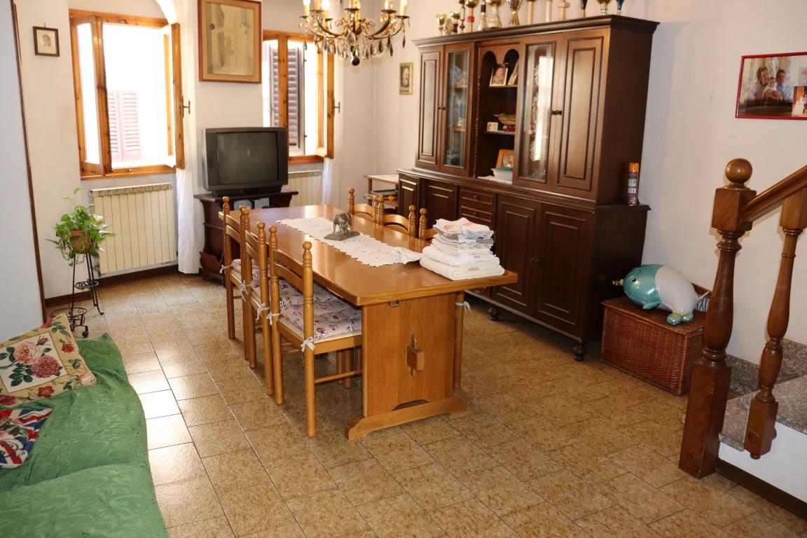 4 rooms Apartment in Montevarchi, Italy No. 230762