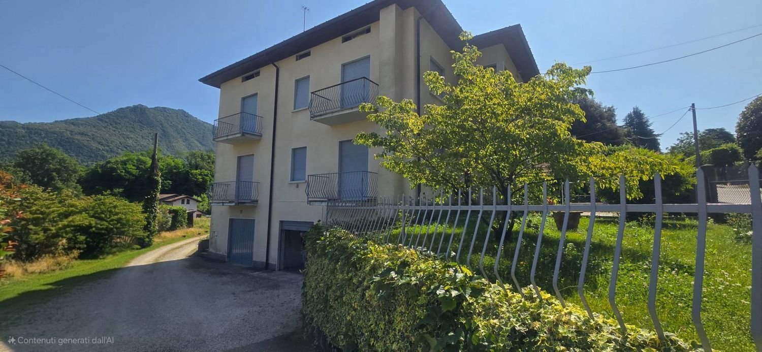 Apartamento de 4 dormitorios en Laveno-Mombello, Italy No. 361314
