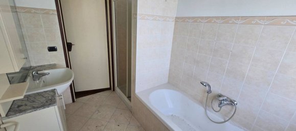 Apartamento de 4 dormitorios en Laveno-Mombello, Italy No. 361314 12