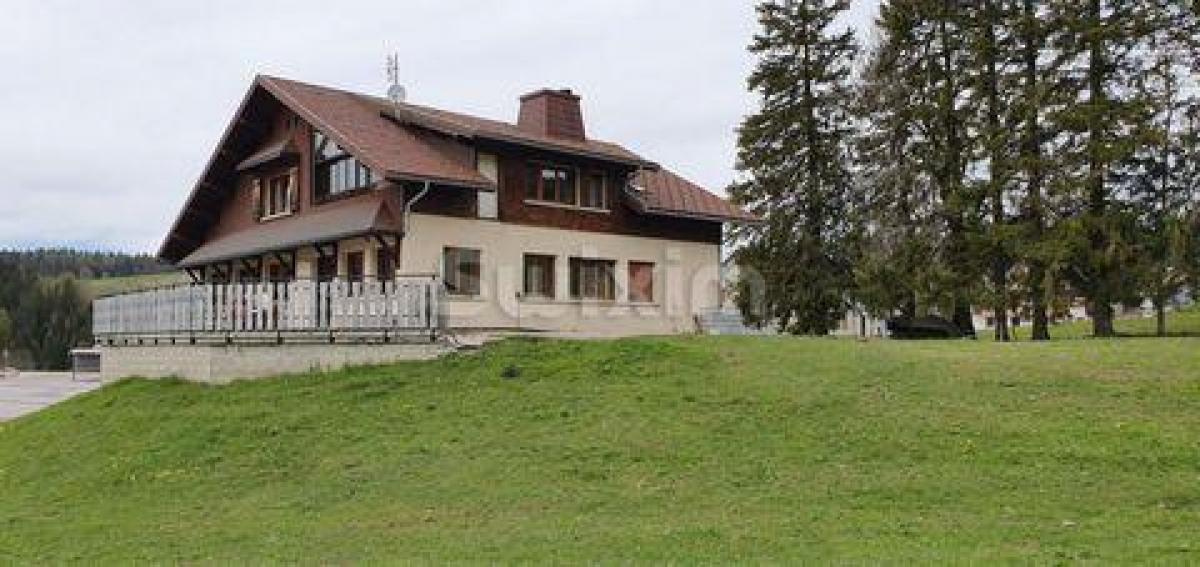 180m² Shop in Les Rousses, France No. 21225