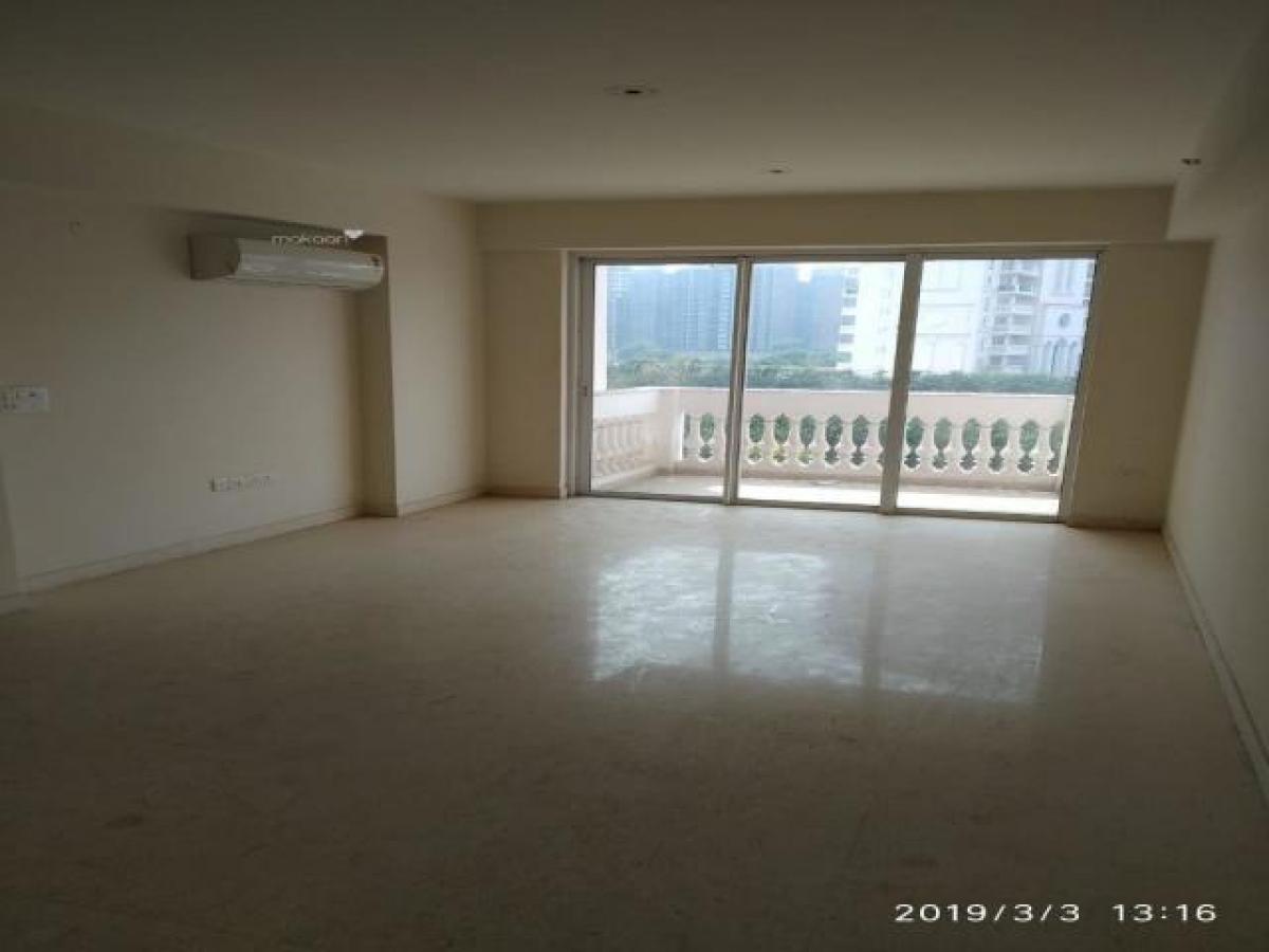 3 bedrooms House in Gurgaon, India No. 7800