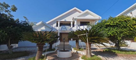 4 bedrooms House in Limassol, Cyprus No. 15600 15