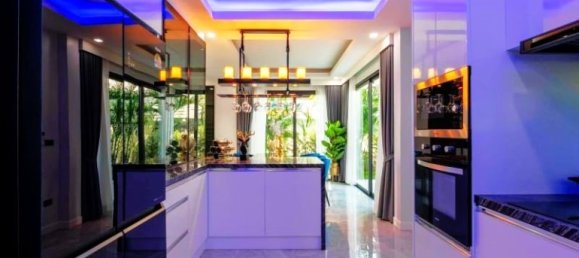 5 bedrooms House in Pattaya, Thailand No. 27057 14