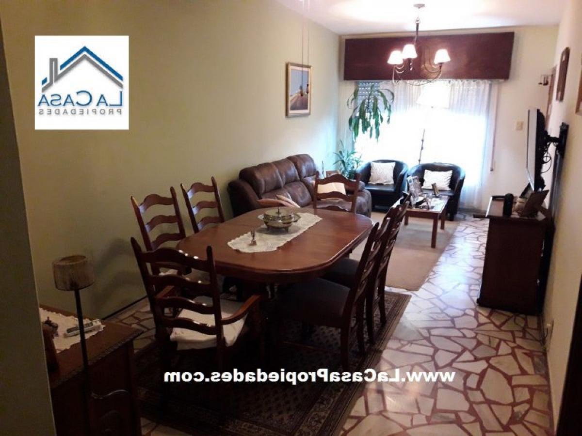 2 bedrooms House in Montevideo, Uruguay No. 6669