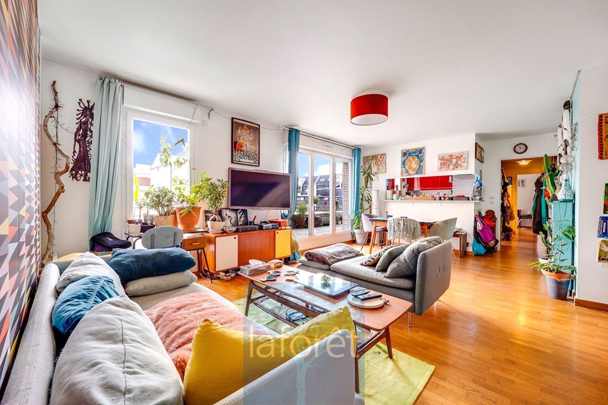 4 bedrooms Duplex in Clichy, France No. 147200