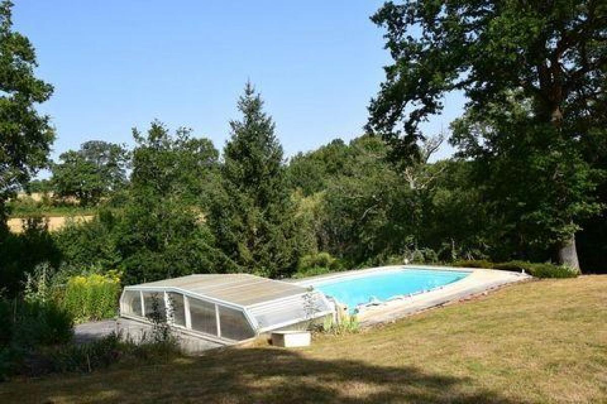 6 bedrooms House in Poitiers, France No. 32386