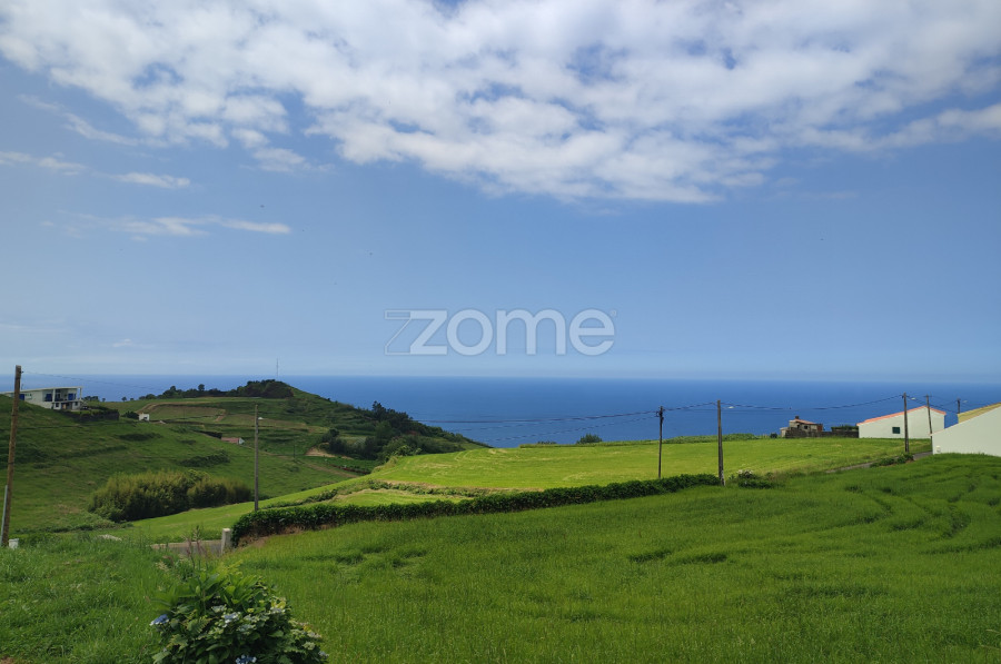  Land in Nordeste, Portugal No. 200398