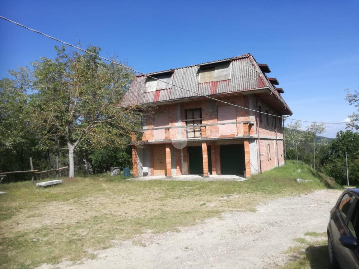 5 rooms House in Garbagna, Italy No. 19846