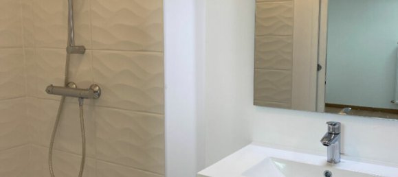 4 bedrooms House in Orleans, France No. 80322 9