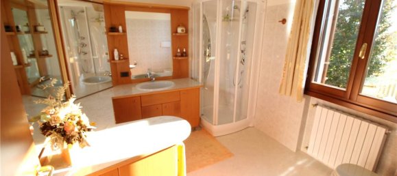 3 bedrooms House in Madone, Italy No. 177352 7