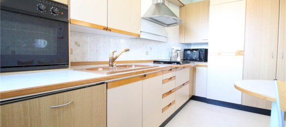 3 bedrooms House in Madone, Italy No. 177352 6