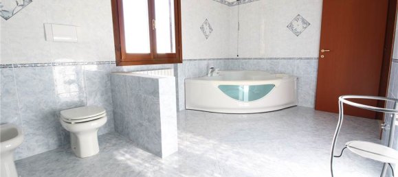 3 bedrooms House in Madone, Italy No. 177352 15