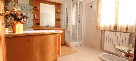 3 bedrooms House in Madone, Italy No. 177352 8