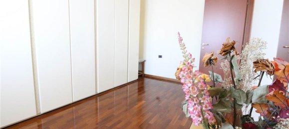 3 bedrooms House in Madone, Italy No. 177352 14