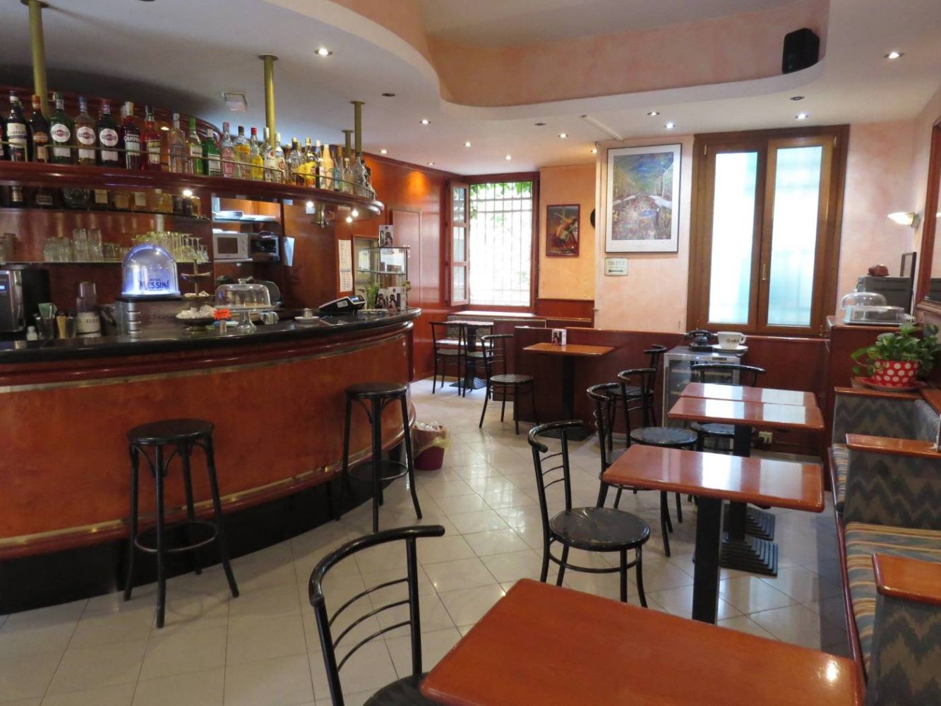3 rooms Commercial property in Genoa, Italy No. 107733