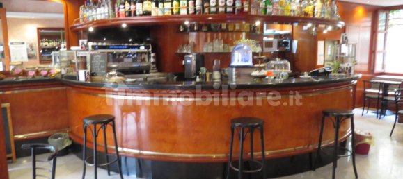 3 rooms Commercial property in Genoa, Italy No. 107733 3