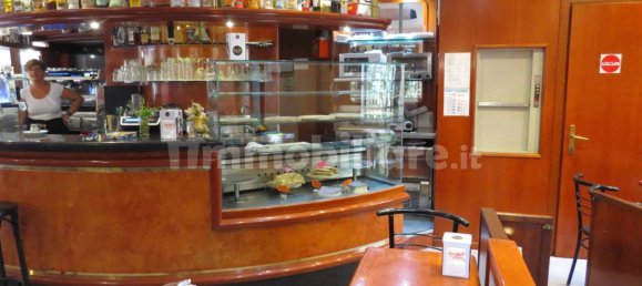 3 rooms Commercial property in Genoa, Italy No. 107733 5