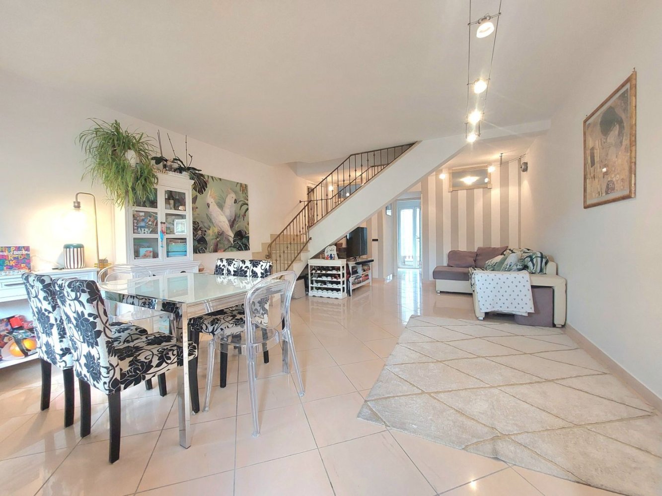 4 rooms Apartment in Rome, Italy No. 196132