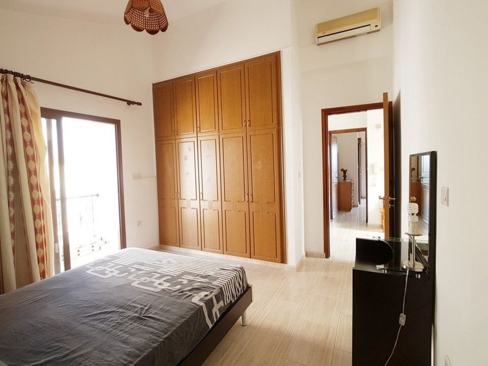 Casa de 4 dormitorios en Geroskípou, Cyprus No. 9715