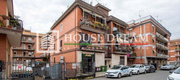 2 bedrooms Apartment in Rome, Italy No. 321401 3