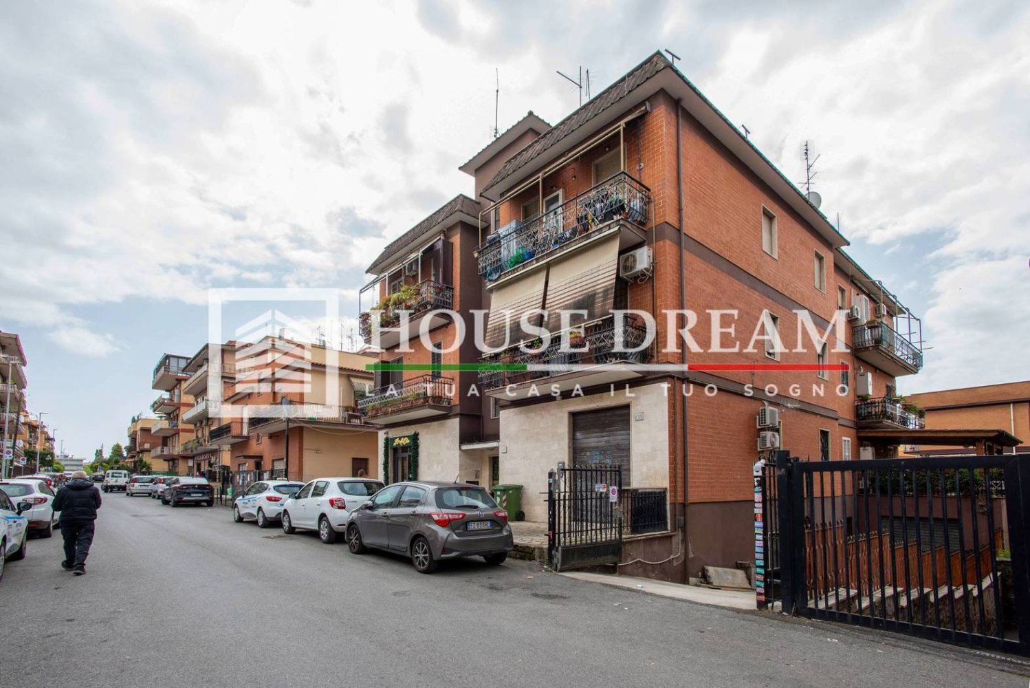 2 bedrooms Apartment in Rome, Italy No. 321401