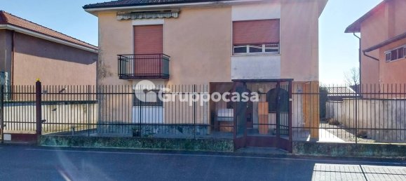4 rooms Villa in Magenta, Italy No. 64284 2